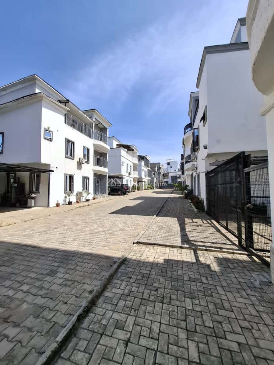 Super Distressed 5 Bedrooms Detached Duplex Available, By Wuse 2, Mabushi, Abuja, Detached Duplex for Sale