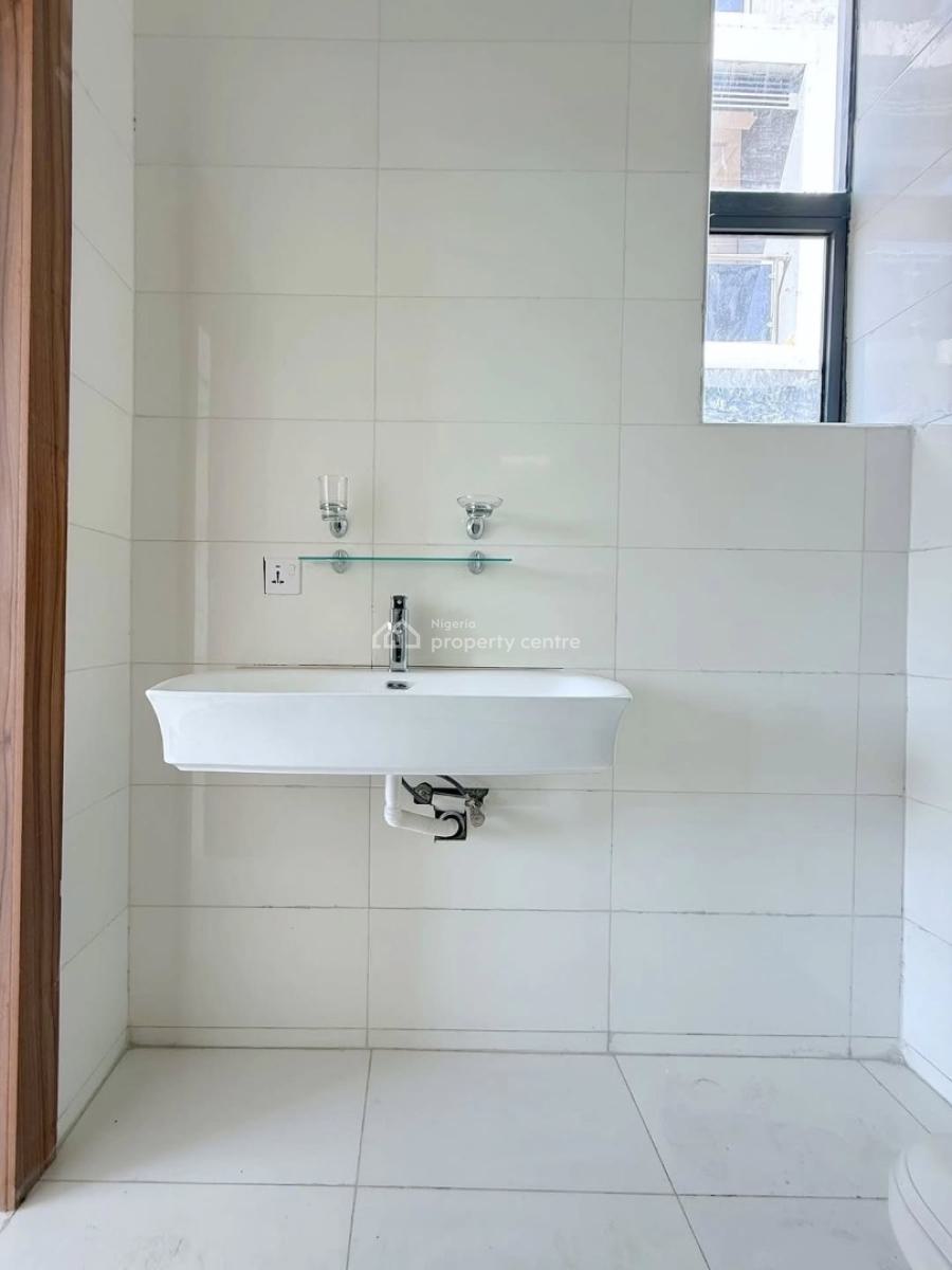 Lovely 2 Bedroom Apartment with Swimming Pool, Lekki Phase 1, Lekki, Lagos, Block of Flats for Sale