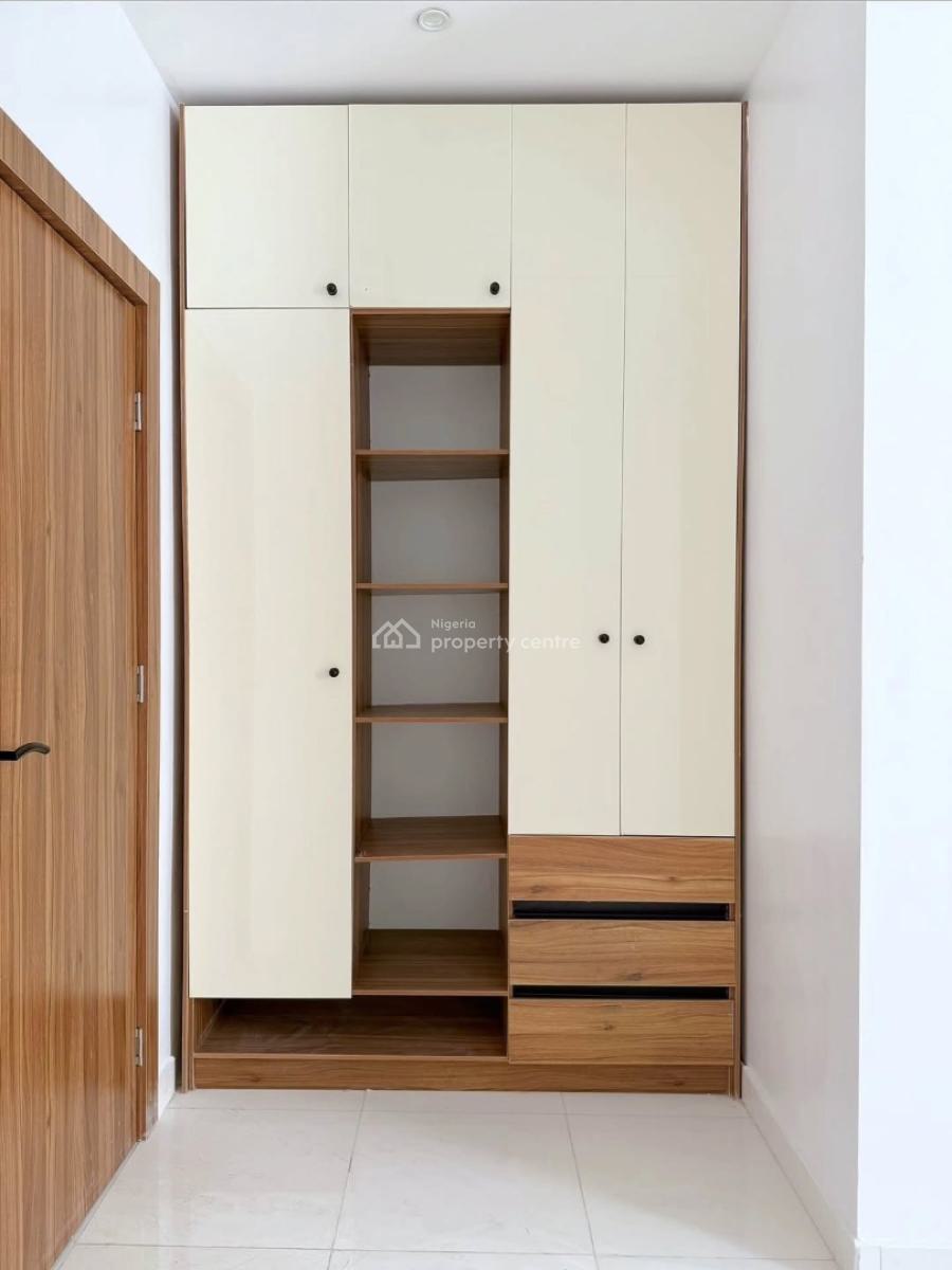 Lovely 2 Bedroom Apartment with Swimming Pool, Lekki Phase 1, Lekki, Lagos, Block of Flats for Sale