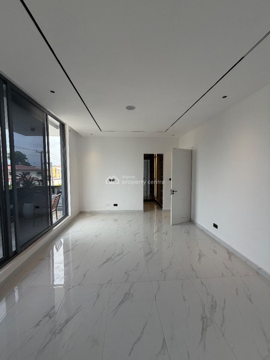 Spacious 5 Bedroom Fully Detached House with Pool, Lekki Phase 1, Lekki, Lagos, Detached Duplex for Sale