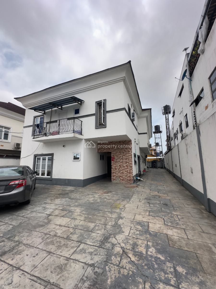 2 Bedroom Apartment, Lekki Phase 1, Off Admiralty, Lekki, Lagos, Flat / Apartment for Rent