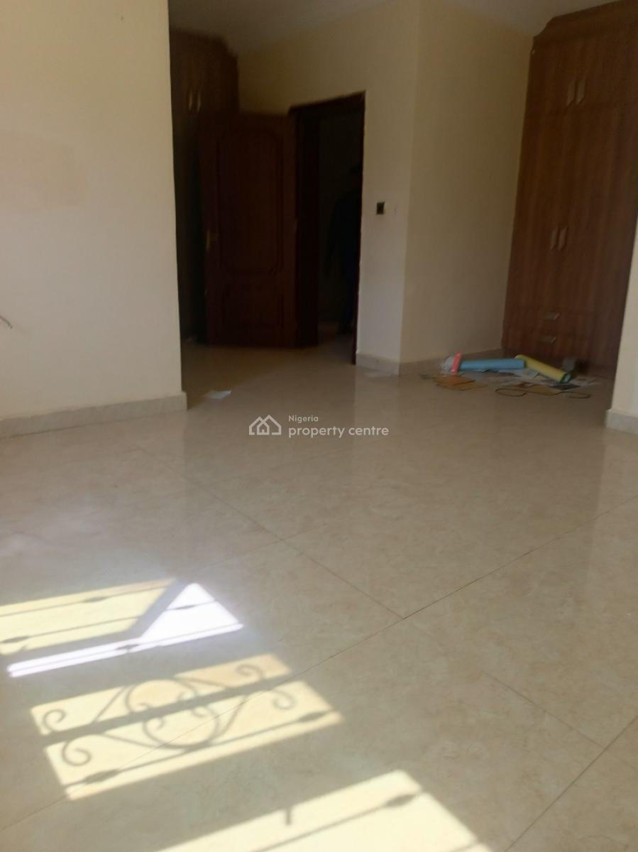 Spacious and Serviced 3 Bedroom Apartment with Bq Attached, Guzape District, Abuja, Flat / Apartment for Rent
