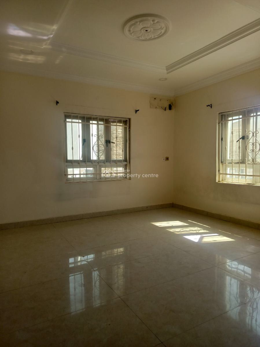 Spacious and Serviced 3 Bedroom Apartment with Bq Attached, Guzape District, Abuja, Flat / Apartment for Rent
