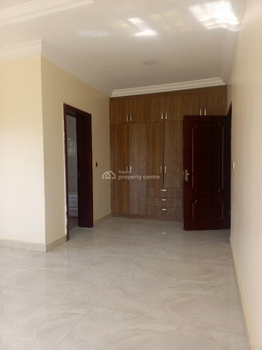 Spacious and Serviced 3 Bedroom Apartment with Bq Attached, Guzape District, Abuja, Flat / Apartment for Rent