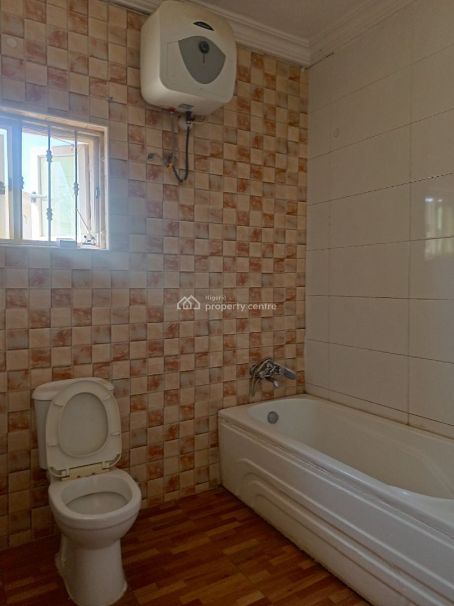 Spacious and Serviced 3 Bedroom Apartment with Bq Attached, Guzape District, Abuja, Flat / Apartment for Rent