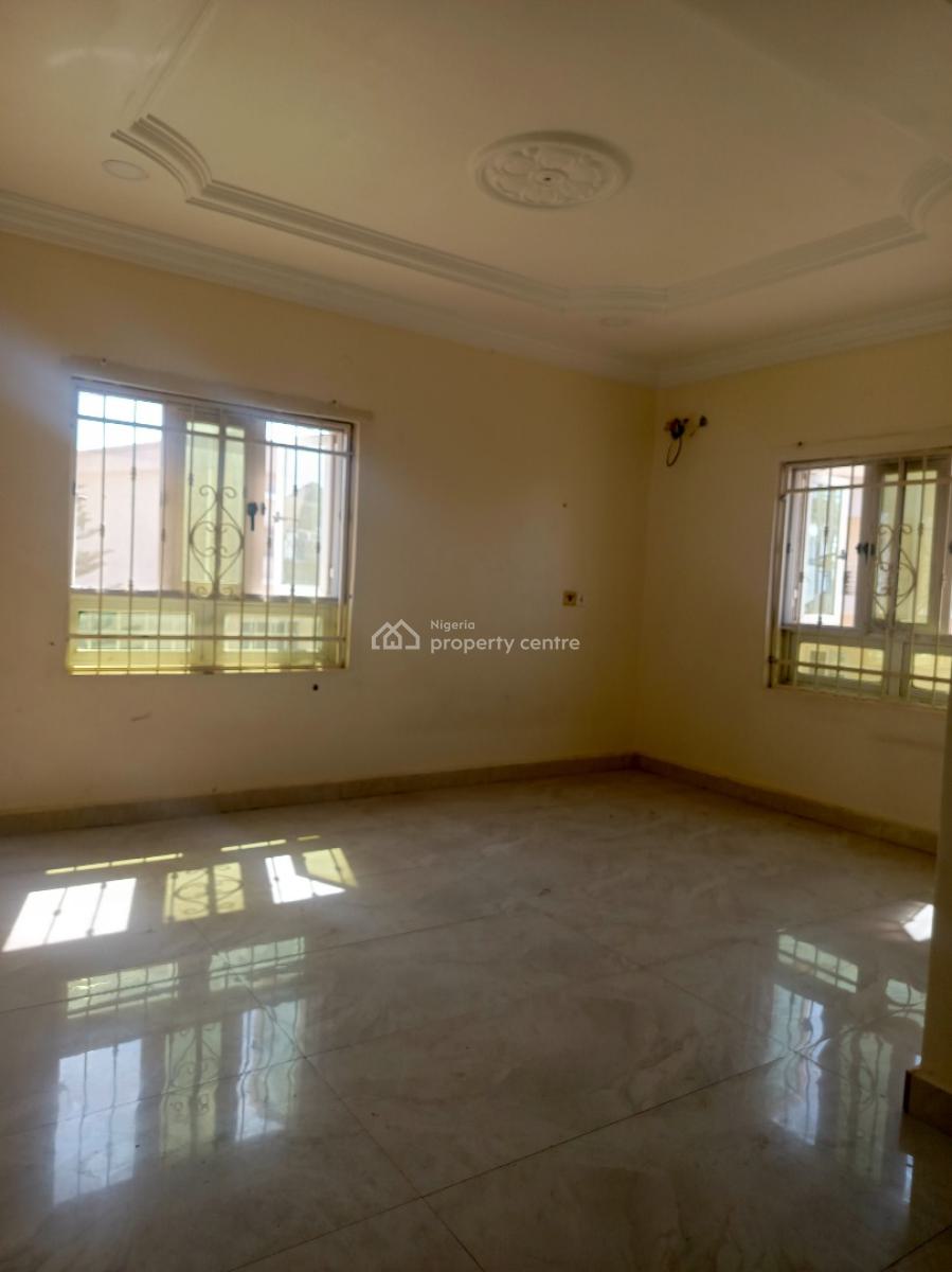 Spacious and Serviced 3 Bedroom Apartment with Bq Attached, Guzape District, Abuja, Flat / Apartment for Rent