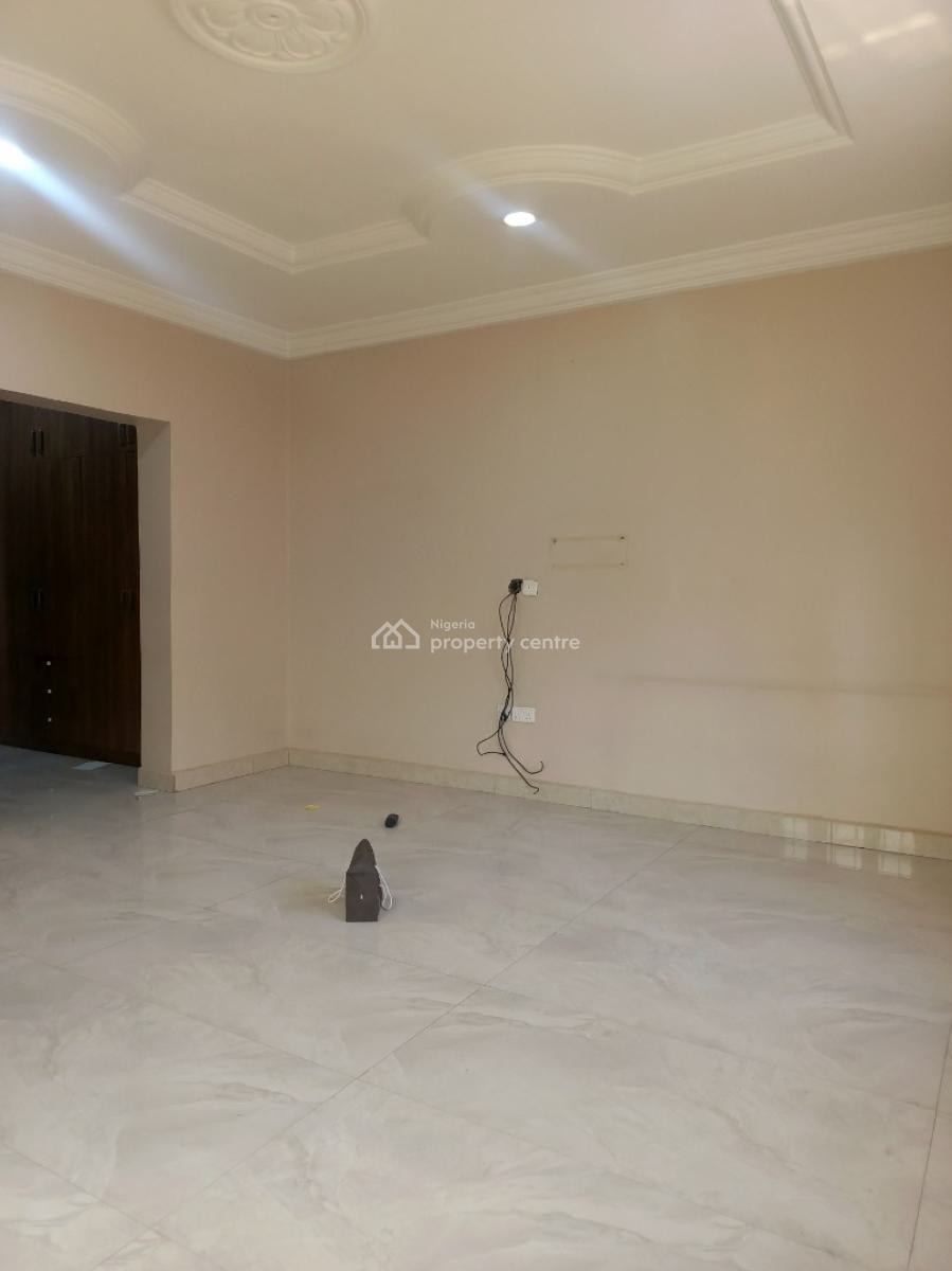Spacious and Serviced 3 Bedroom Apartment with Bq Attached, Guzape District, Abuja, Flat / Apartment for Rent