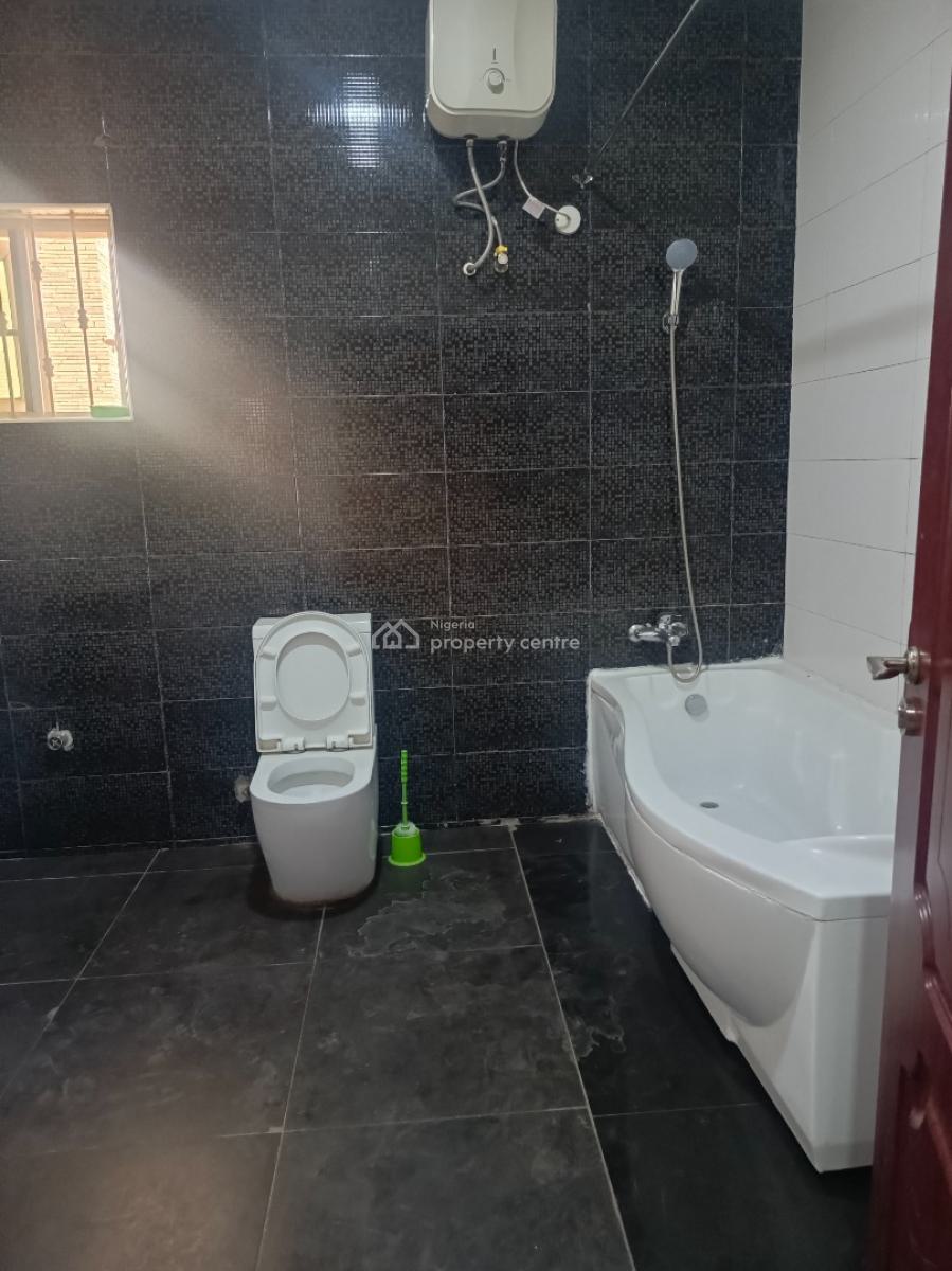 Spacious and Serviced 3 Bedroom Apartment with Bq Attached, Guzape District, Abuja, Flat / Apartment for Rent