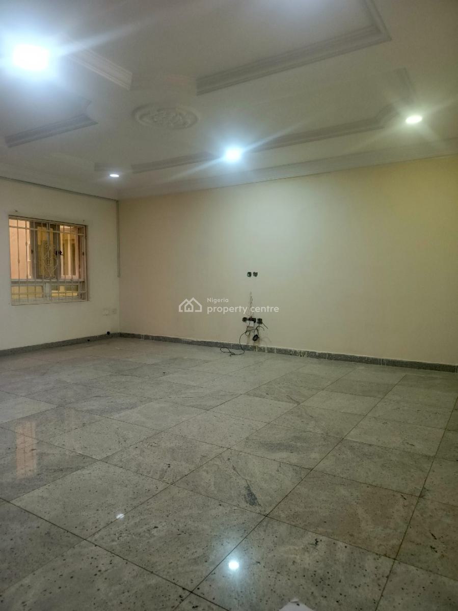 Spacious and Serviced 3 Bedroom Apartment with Bq Attached, Guzape District, Abuja, Flat / Apartment for Rent