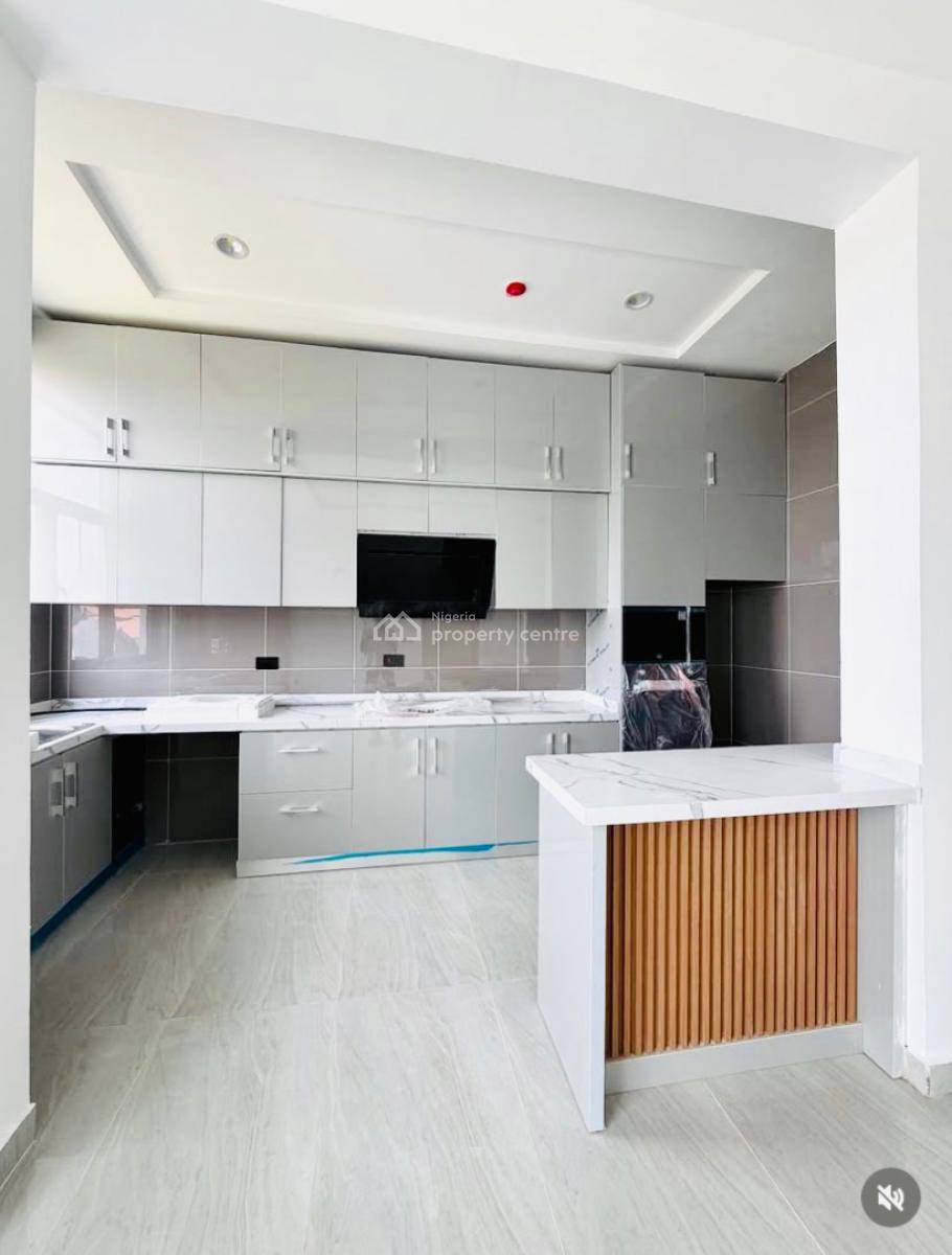 Luxurious 2 Bedroom Apartment with Swimming Pool and Elevator, Lekki Phase 1, Lekki, Lagos, Flat / Apartment for Rent