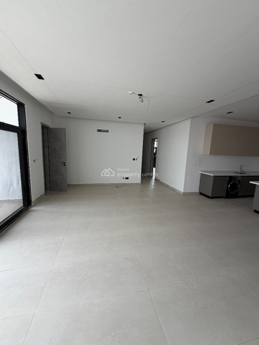 Spacious 3 Bedroom Flat with Bq, Lekki Phase 1, Lekki, Lagos, Block of Flats for Sale