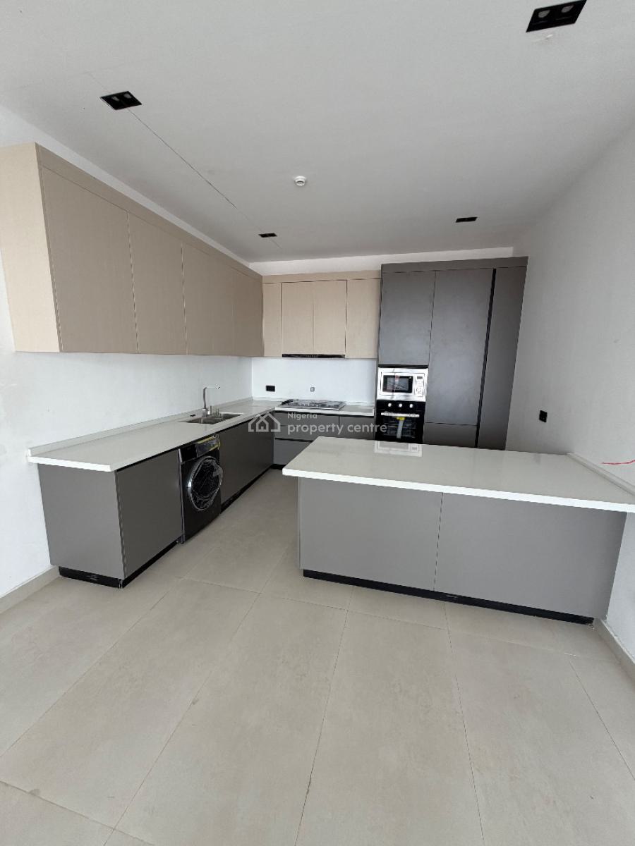 Spacious 3 Bedroom Flat with Bq, Lekki Phase 1, Lekki, Lagos, Block of Flats for Sale