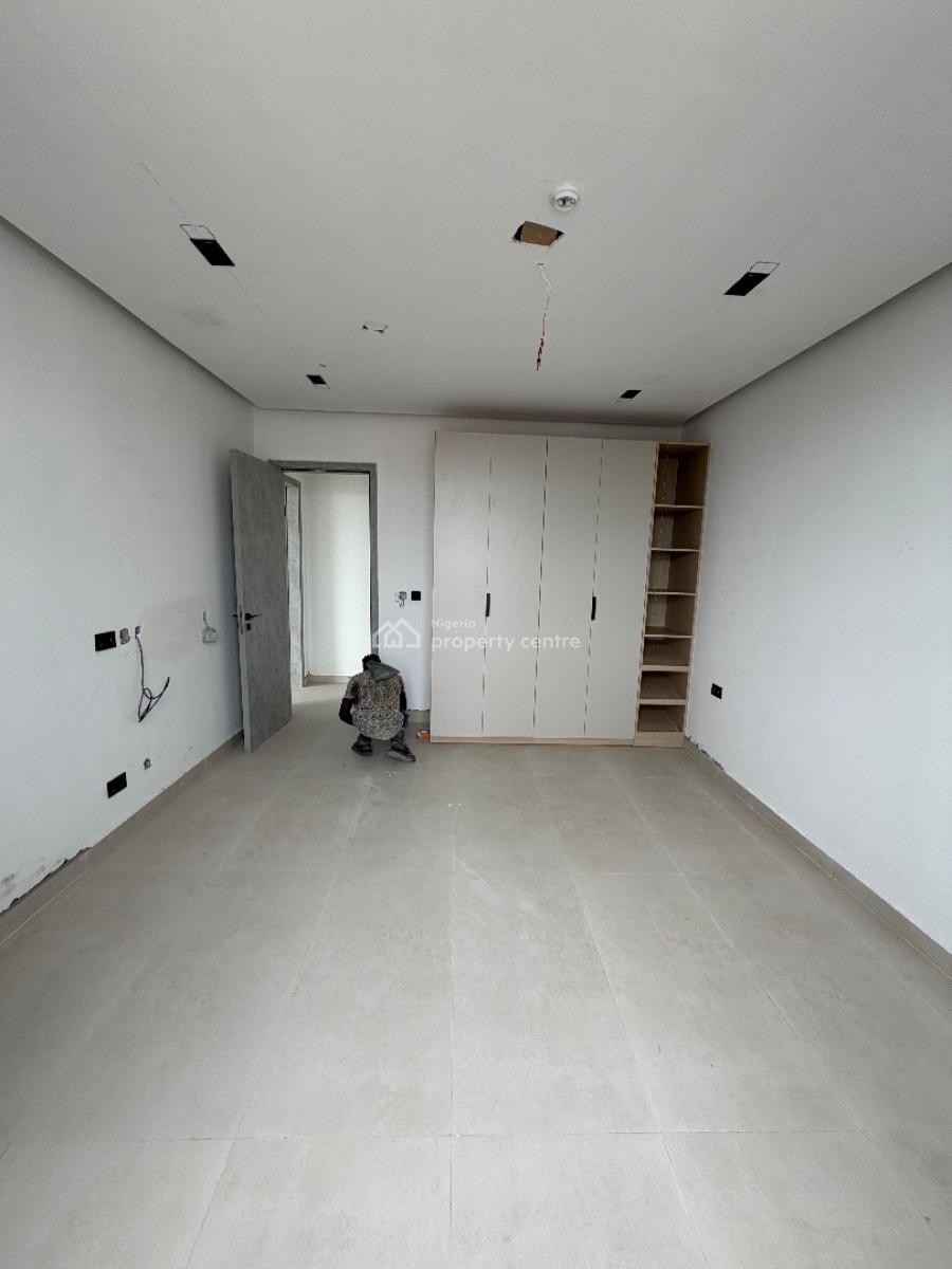 Spacious 3 Bedroom Flat with Bq, Lekki Phase 1, Lekki, Lagos, Block of Flats for Sale