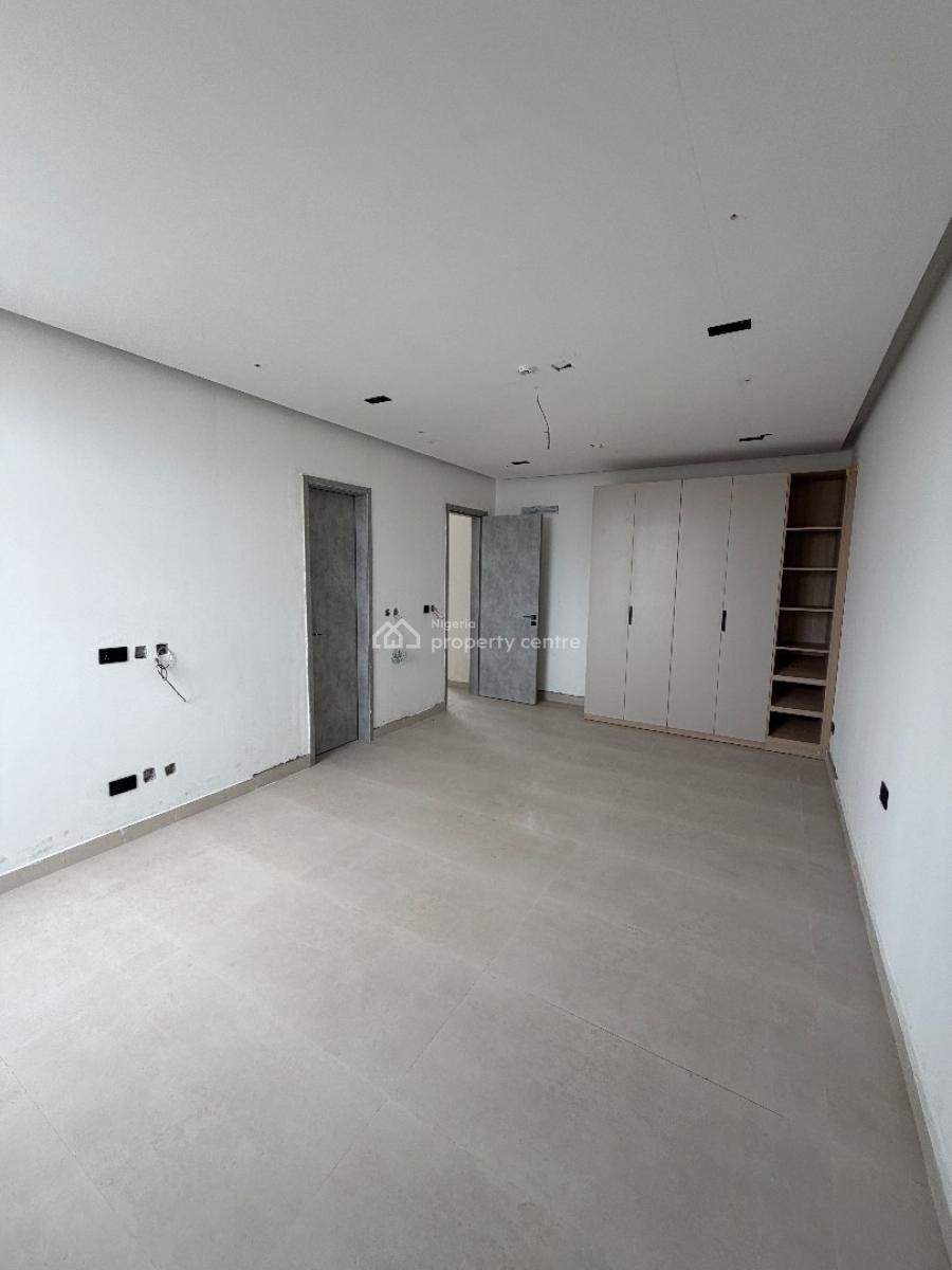 Spacious 3 Bedroom Flat with Bq, Lekki Phase 1, Lekki, Lagos, Block of Flats for Sale