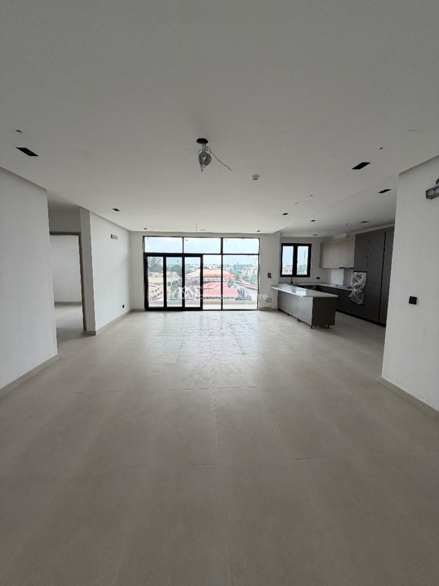 Spacious 3 Bedroom Flat with Bq, Lekki Phase 1, Lekki, Lagos, Block of Flats for Sale