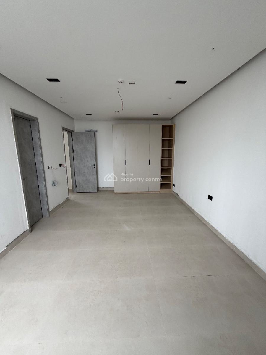 Spacious 3 Bedroom Flat with Bq, Lekki Phase 1, Lekki, Lagos, Block of Flats for Sale