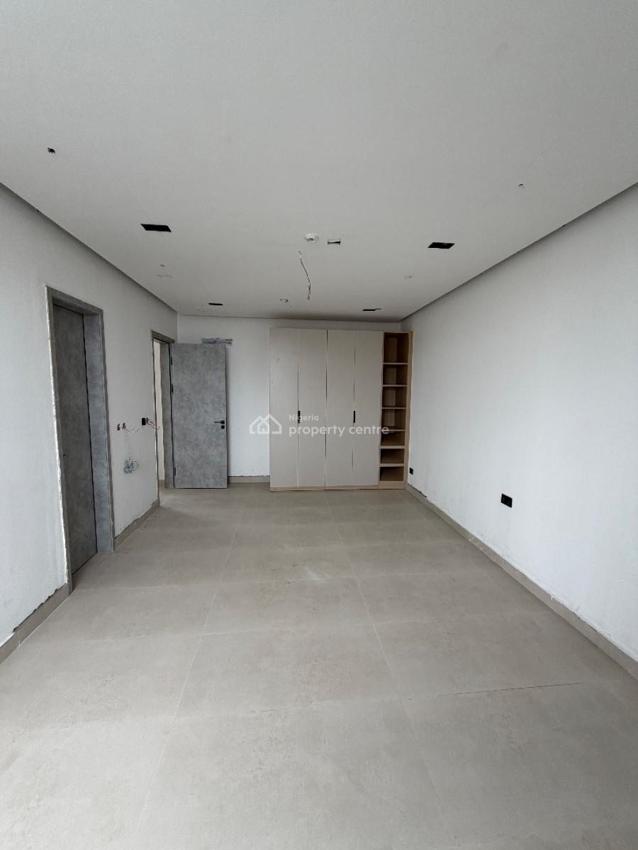 Spacious 3 Bedroom Flat with Bq, Lekki Phase 1, Lekki, Lagos, Block of Flats for Sale