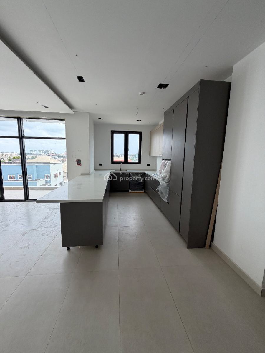 Spacious 3 Bedroom Flat with Bq, Lekki Phase 1, Lekki, Lagos, Block of Flats for Sale