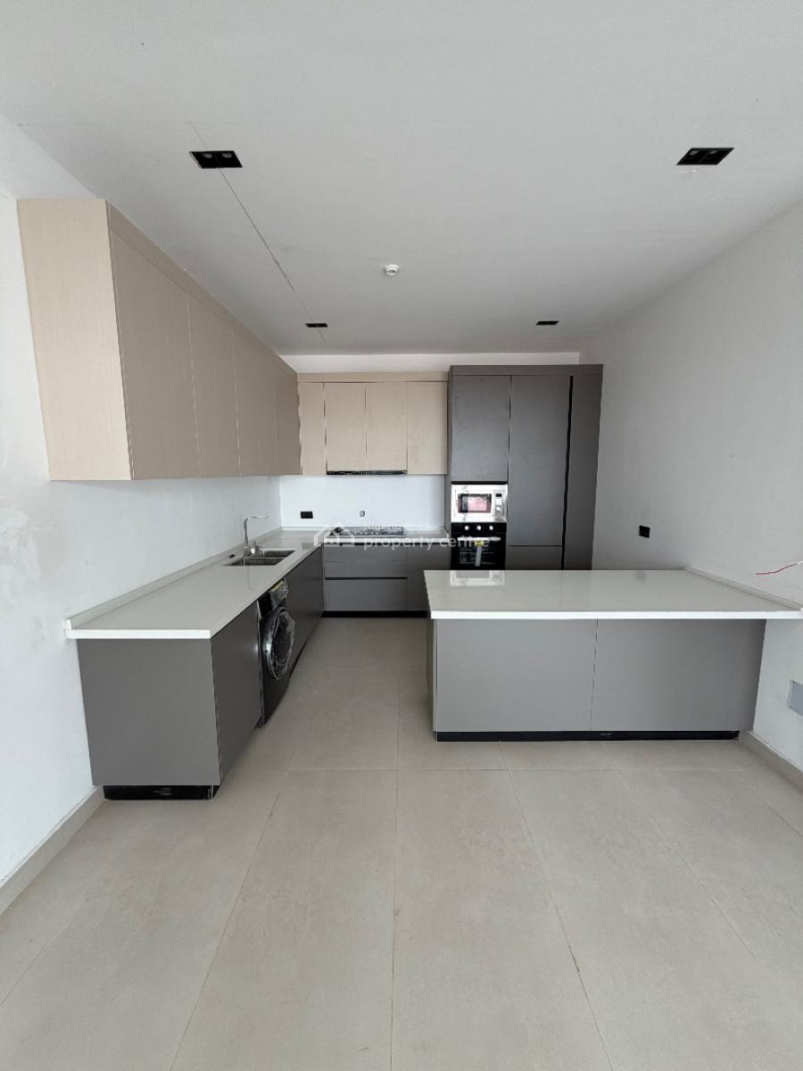 Spacious 3 Bedroom Flat with Bq, Lekki Phase 1, Lekki, Lagos, Block of Flats for Sale