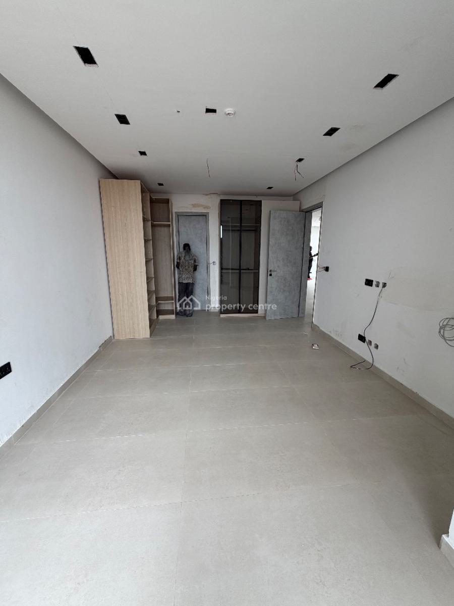 Spacious 3 Bedroom Flat with Bq, Lekki Phase 1, Lekki, Lagos, Block of Flats for Sale