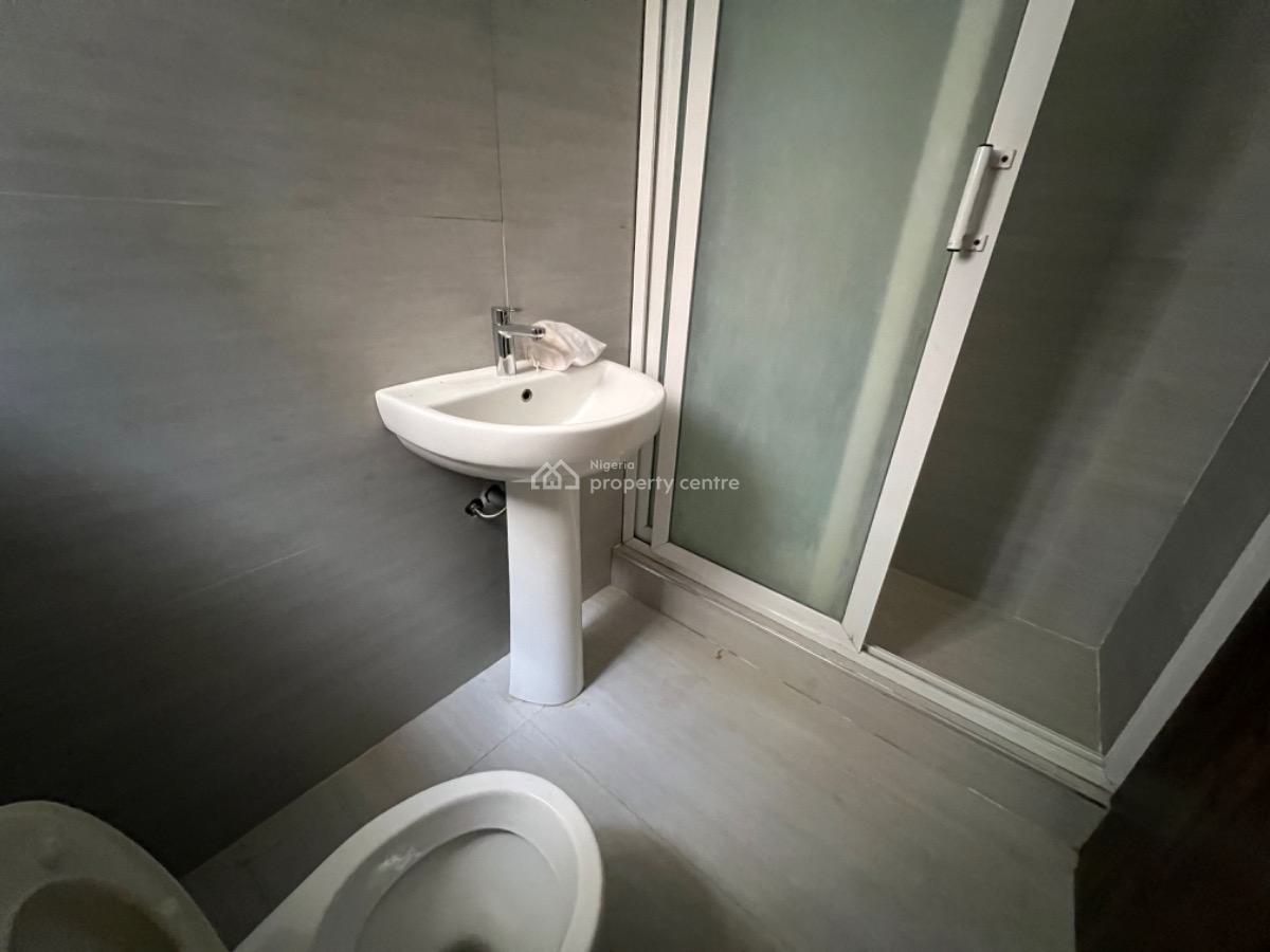 Spacious 2 Bedroom Apartment, Off Adewunmi Adebimpe Street, Lekki Phase 1, Lekki, Lagos, Flat / Apartment for Rent