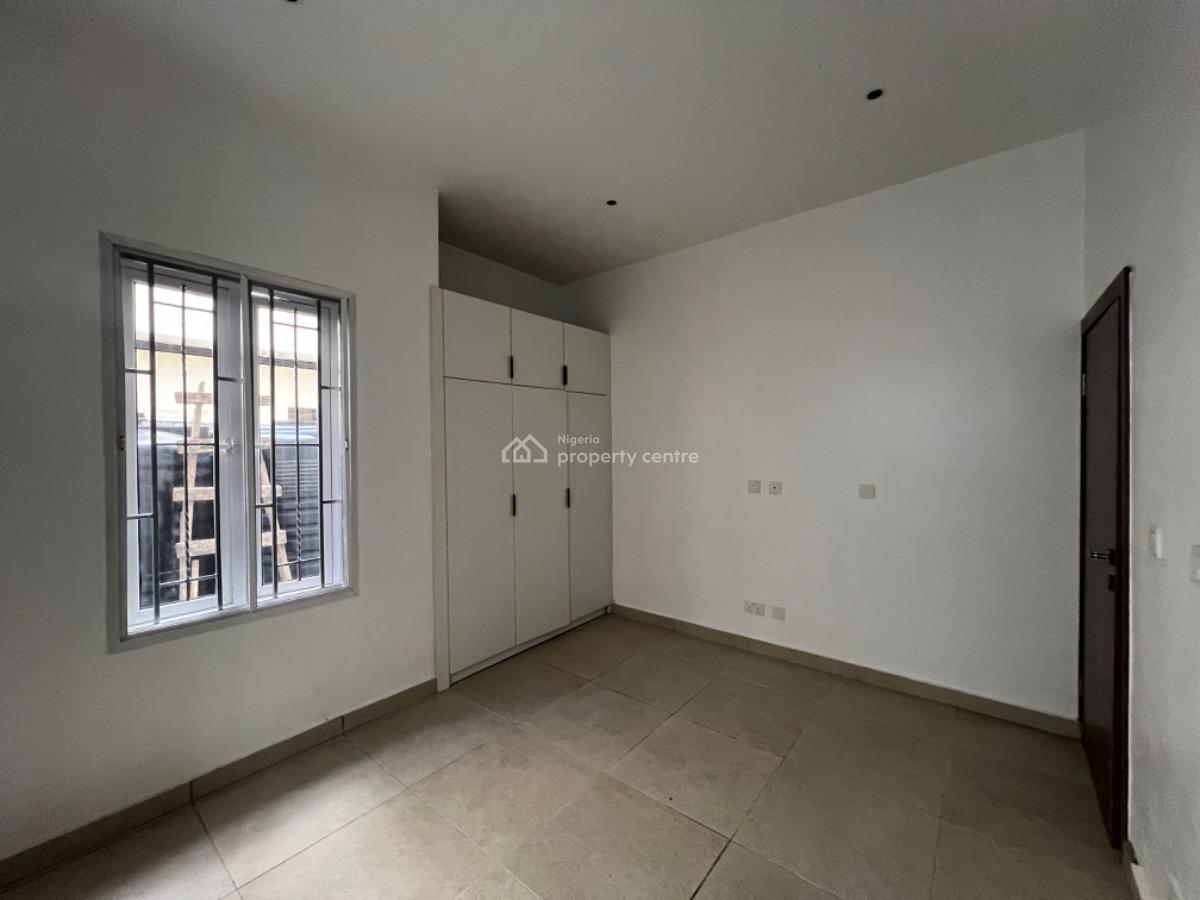 Spacious 2 Bedroom Apartment, Off Adewunmi Adebimpe Street, Lekki Phase 1, Lekki, Lagos, Flat / Apartment for Rent