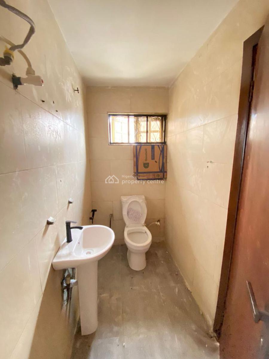 Nice 3 Bedroom Apartment, Lekki Phase 1, Lekki, Lagos, Flat / Apartment for Rent