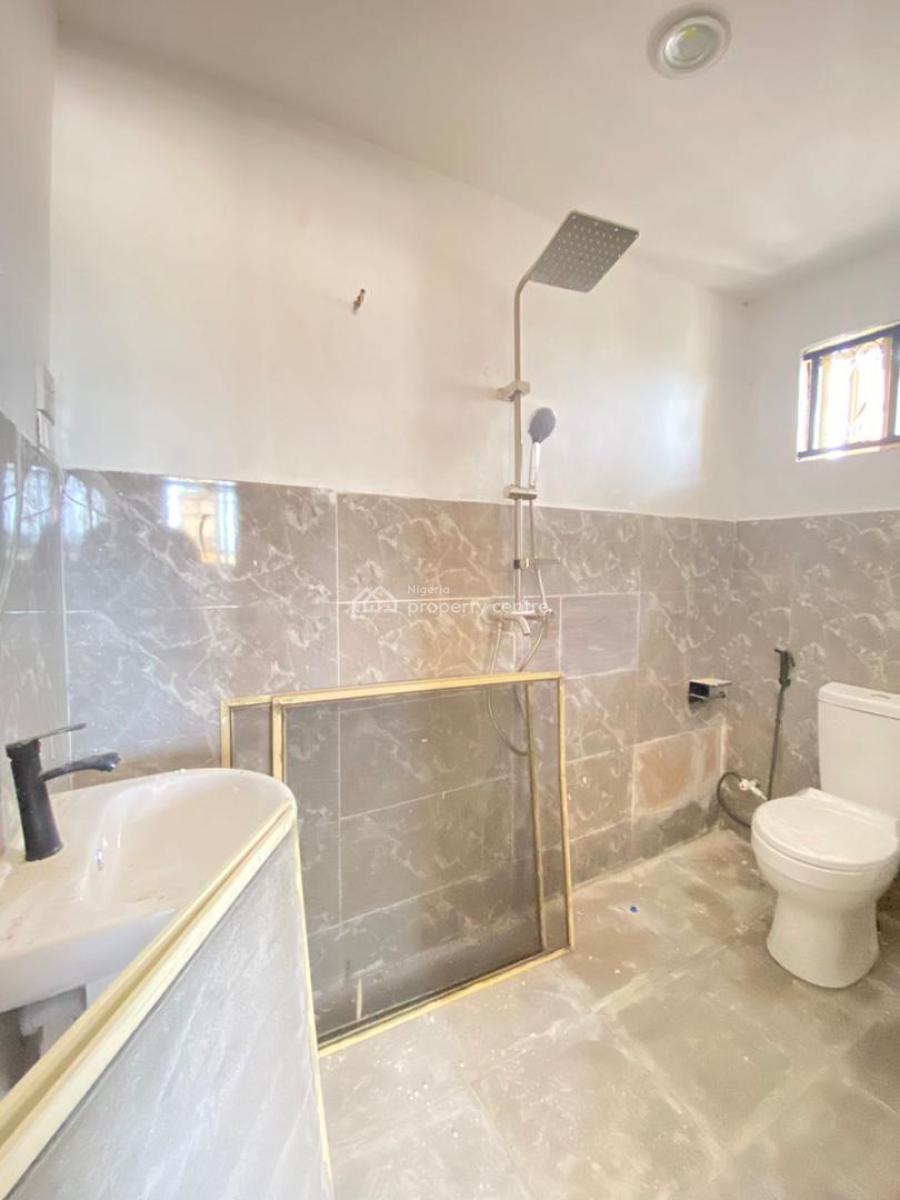 Nice 3 Bedroom Apartment, Lekki Phase 1, Lekki, Lagos, Flat / Apartment for Rent