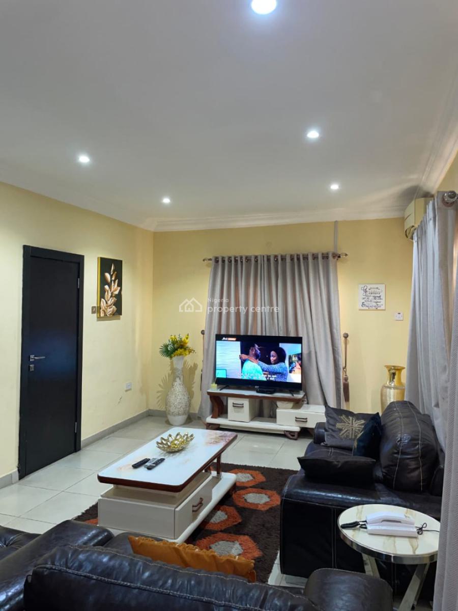 Well Furnished 3 Bedroom Apartment, Agidingbi, Ikeja, Lagos, Flat / Apartment Short Let
