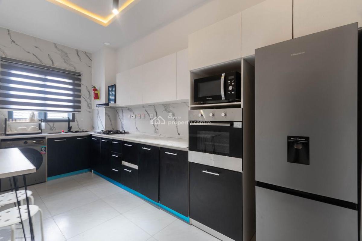 2 Bedroom Apartment with Rooftop Pool and Gym, Lekki Phase 1, Lekki, Lagos, Flat / Apartment Short Let