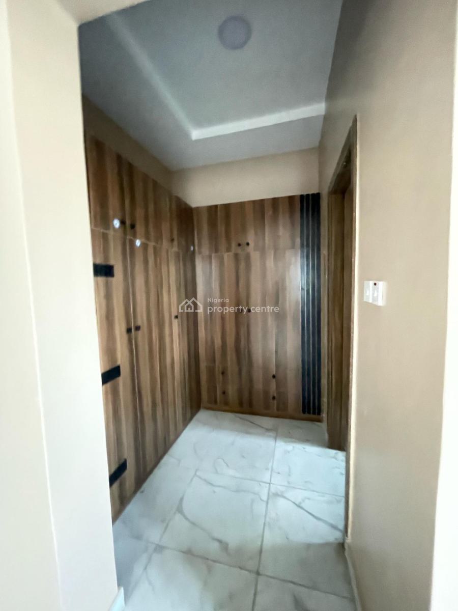 a Gigantic and Beautiful 5 Bedroom Fully Detached Duplex with Driveway, Gra Phase 2, Magodo, Lagos, Detached Duplex for Sale