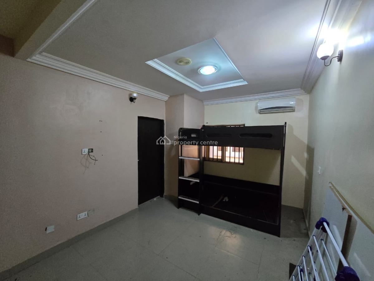 Fully Serviced 2 Bedroom Flat Ensuit Upstairs, Off Ajose Adeogun, Victoria Island (vi), Lagos, Flat / Apartment for Rent