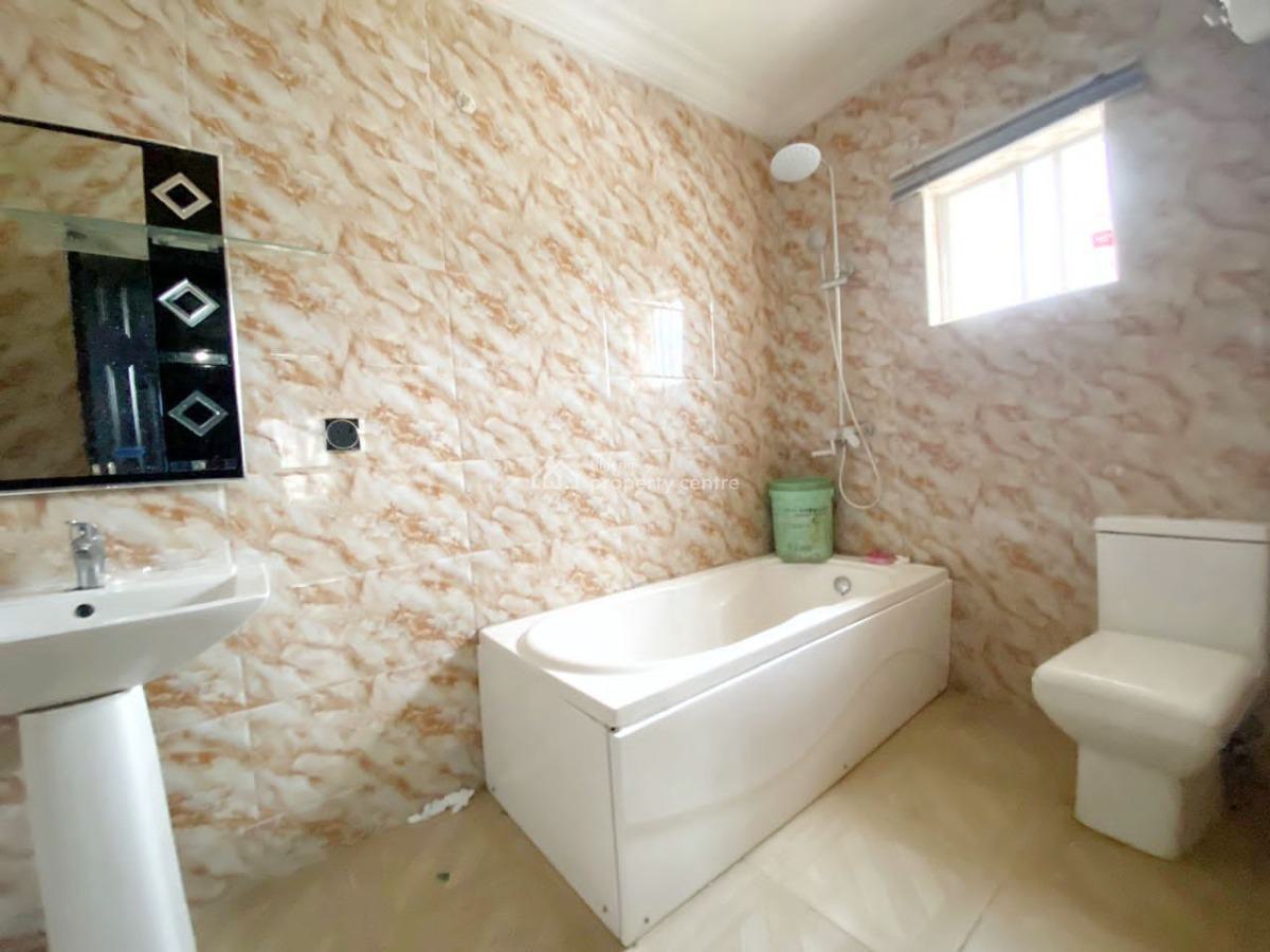 Nice 3 Bedroom Flat, Omole Phase 2, Ikeja, Lagos, Flat / Apartment for Rent