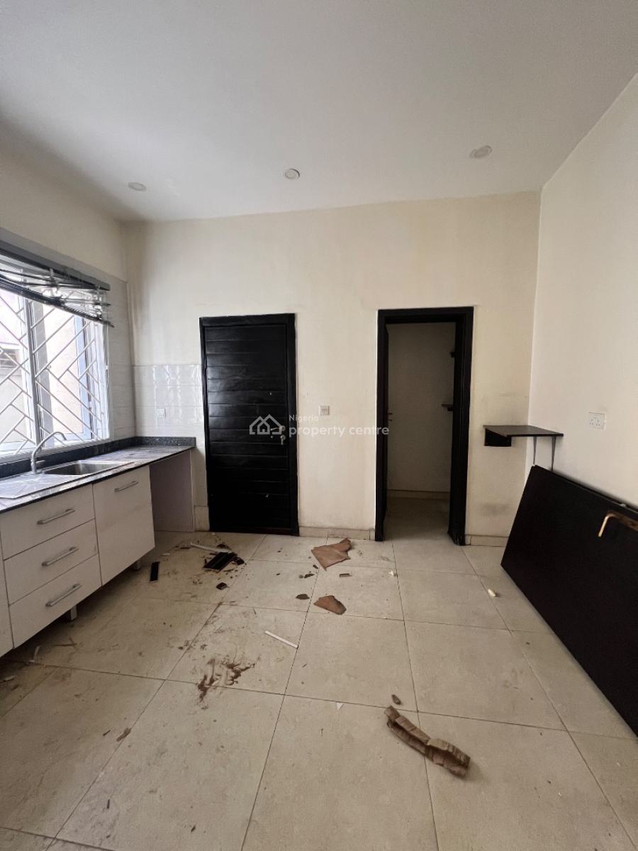 Spacious 3 Bedroom Apartment, Lekki Phase 1, Lekki, Lagos, Flat / Apartment for Rent