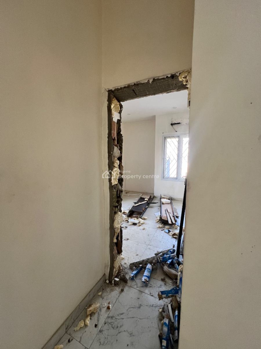 Spacious 3 Bedroom Apartment, Lekki Phase 1, Lekki, Lagos, Flat / Apartment for Rent