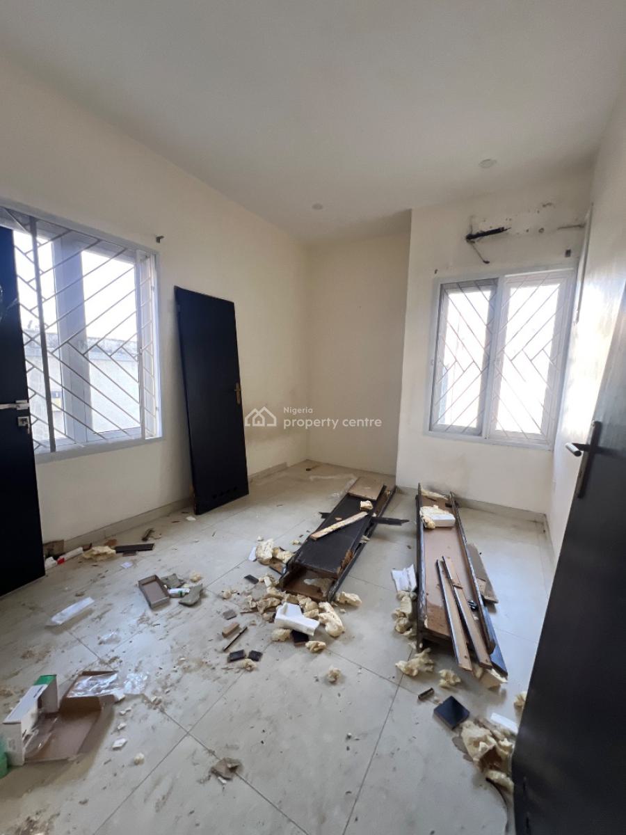 Spacious 3 Bedroom Apartment, Lekki Phase 1, Lekki, Lagos, Flat / Apartment for Rent