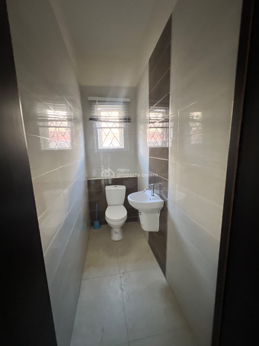 Spacious 3 Bedroom Apartment, Lekki Phase 1, Lekki, Lagos, Flat / Apartment for Rent