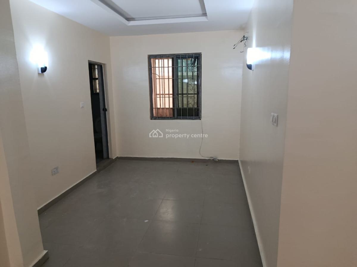 Executive and Luxury 3 Bedroom All En-suite, Olaleye Estate, Iponri, Surulere, Lagos, Flat / Apartment for Rent