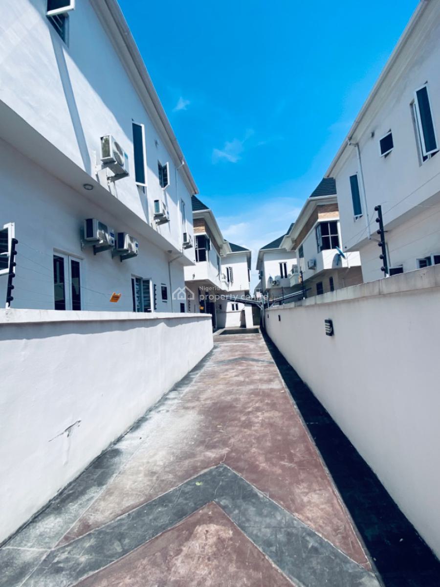 Standard 5 Bedrooms Detached Duplex with a Boys Quarter and Kitchen, Eleganza 2nd Toll Gate By Chevron, Lekki Phase 2, Lekki, Lagos, Detached Duplex for Rent