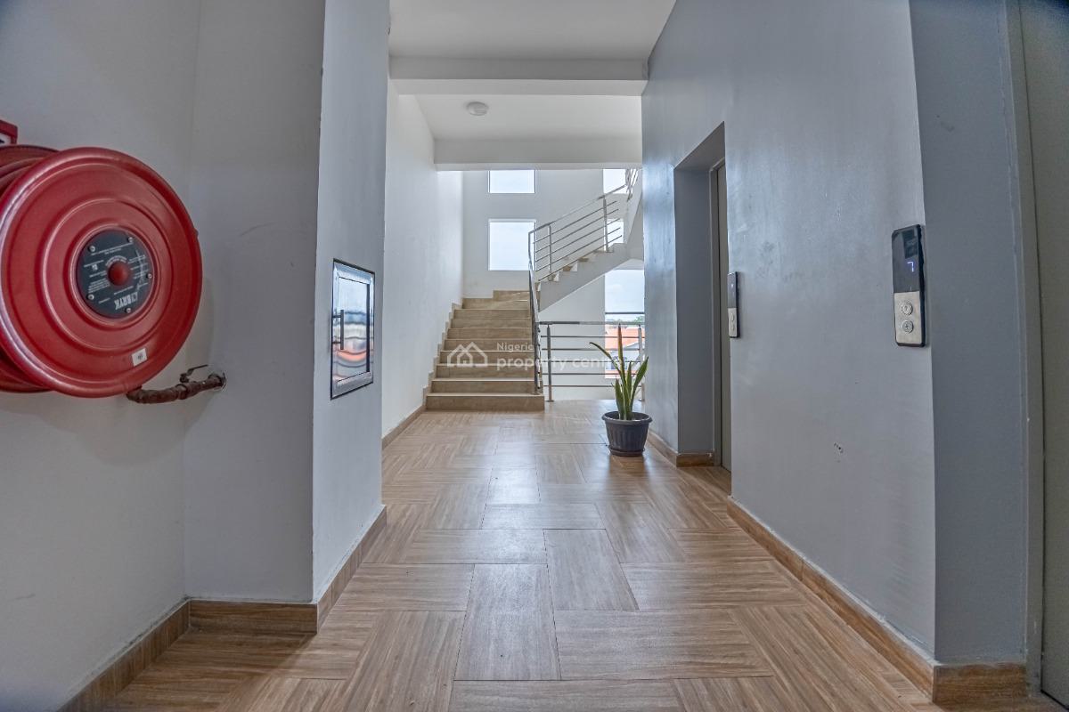 Luxury 3 Bedroom Condo with Bq, Lekki Phase 1, Lekki, Lagos, Block of Flats for Sale