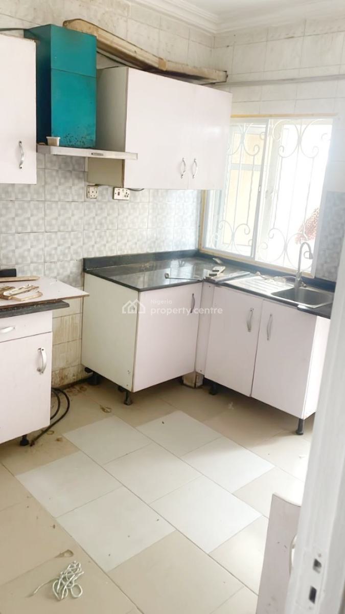 a Well Maintained Spacious 3 Bedroom Flat, Gra Phase 1, Magodo, Lagos, Flat / Apartment for Rent