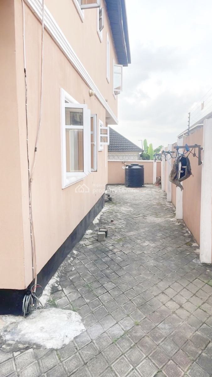 a Well Maintained Spacious 3 Bedroom Flat, Gra Phase 1, Magodo, Lagos, Flat / Apartment for Rent