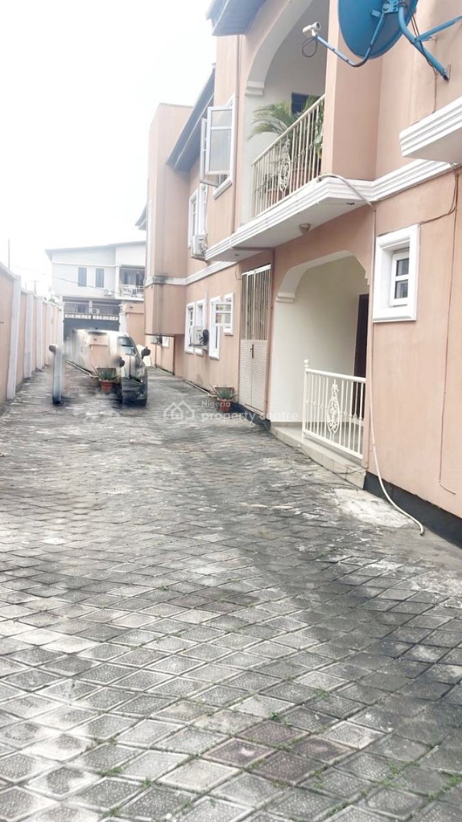 Luxury 3 Bedroom Flat, Gra Phase 1, Magodo, Lagos, Flat / Apartment for Rent