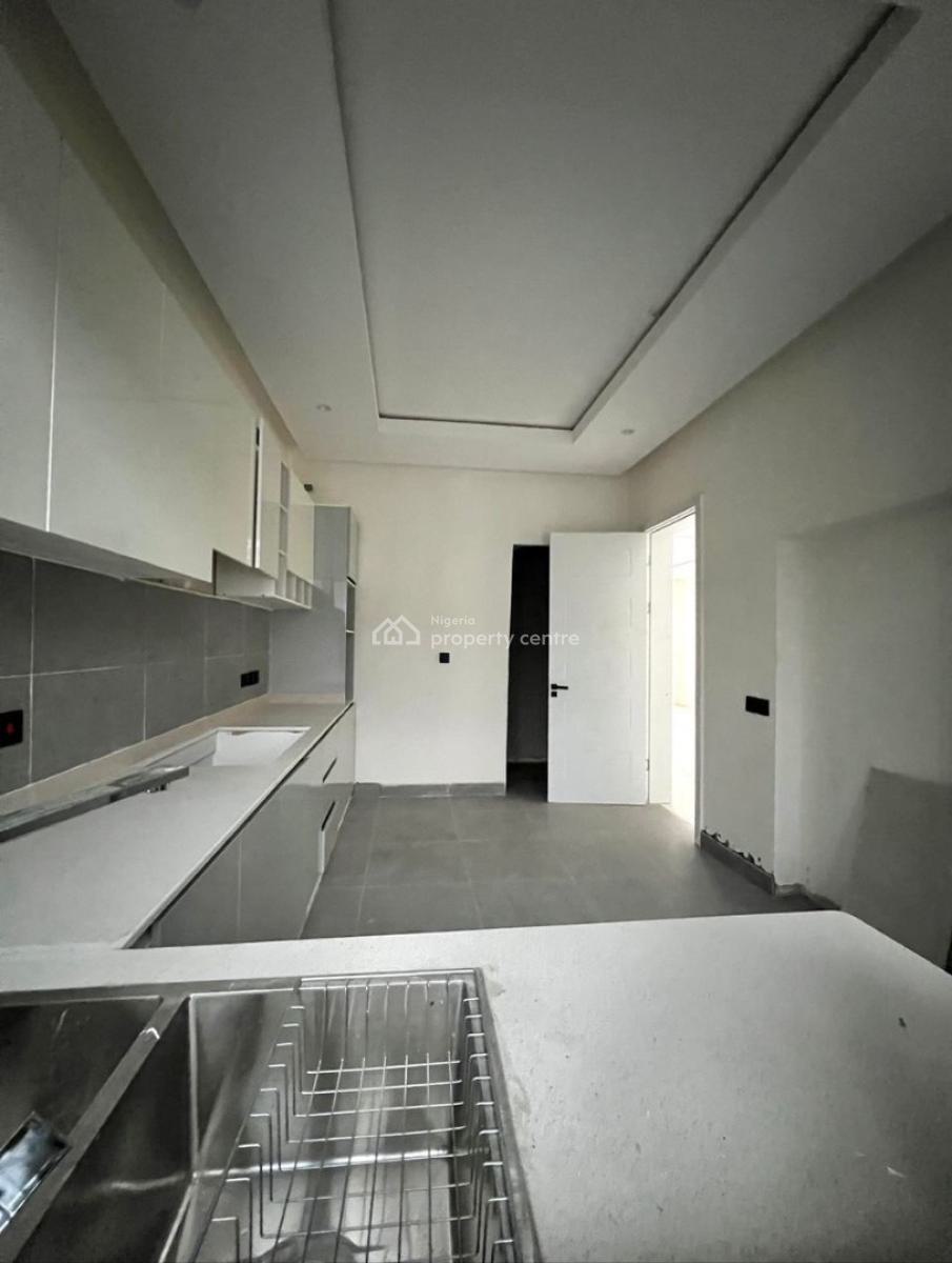 4 Bedroom Terraced Duplex in a Serviced Estate, Beach Resort Estate, Osapa, Lekki, Lagos, House for Sale