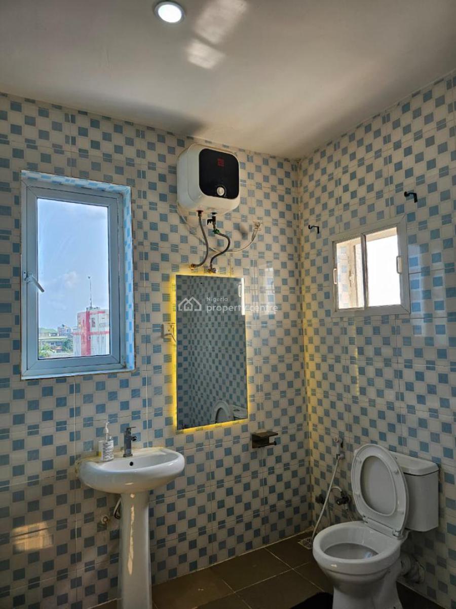 Sweetly Furnished 1 Bedroom Apartment, Airport Road, Ikeja Gra, Ikeja, Lagos, Flat / Apartment Short Let