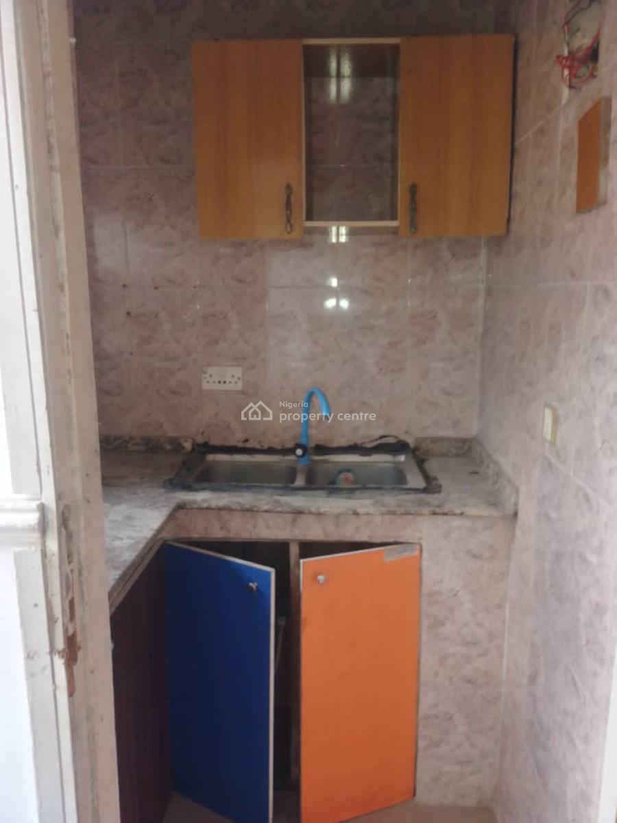 Mini Flat Upstairs, Orchid Road, Lekki, Lagos, Flat / Apartment for Rent