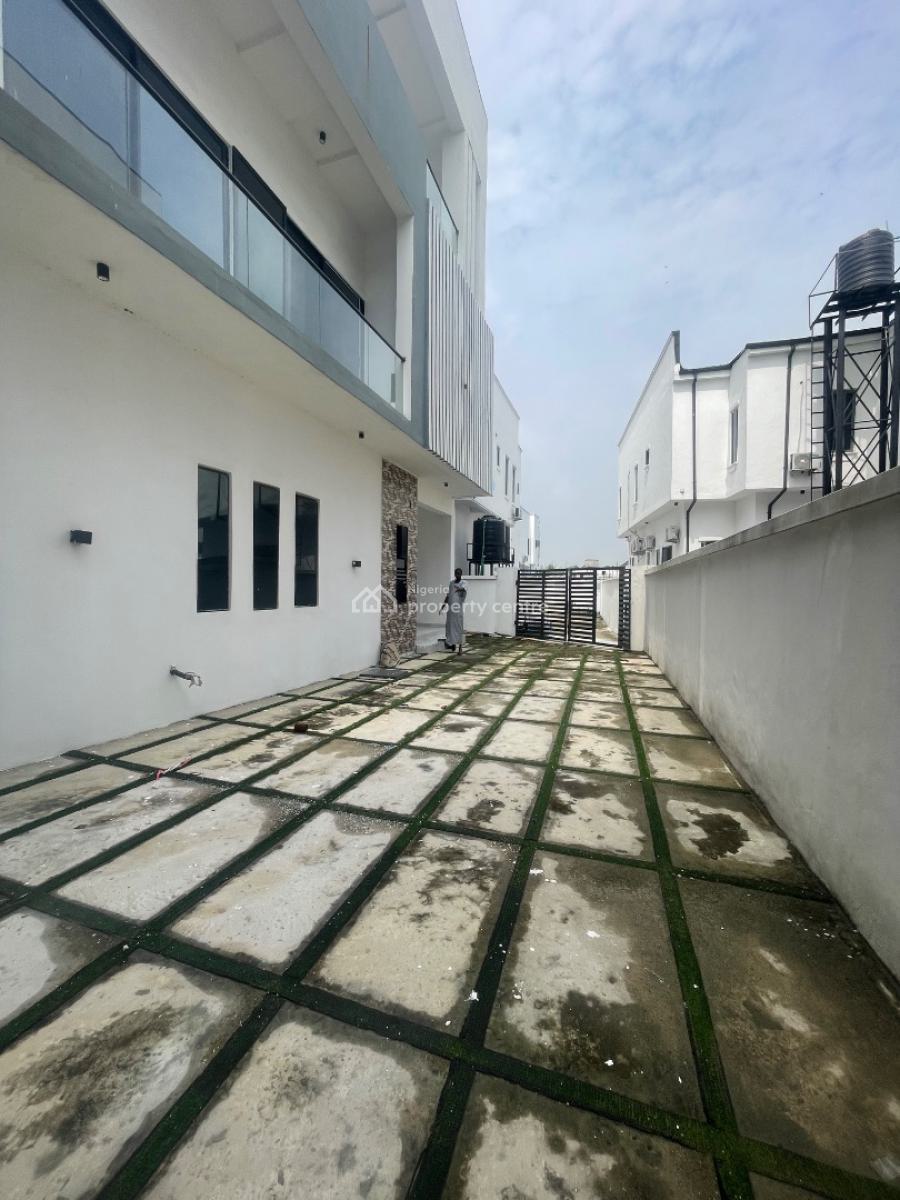 Distress Luxury Built 4 Bedrooms Detached House with Bq, Off Orchid Road, Lekki Phase 1, Lekki, Lagos, Detached Duplex for Sale