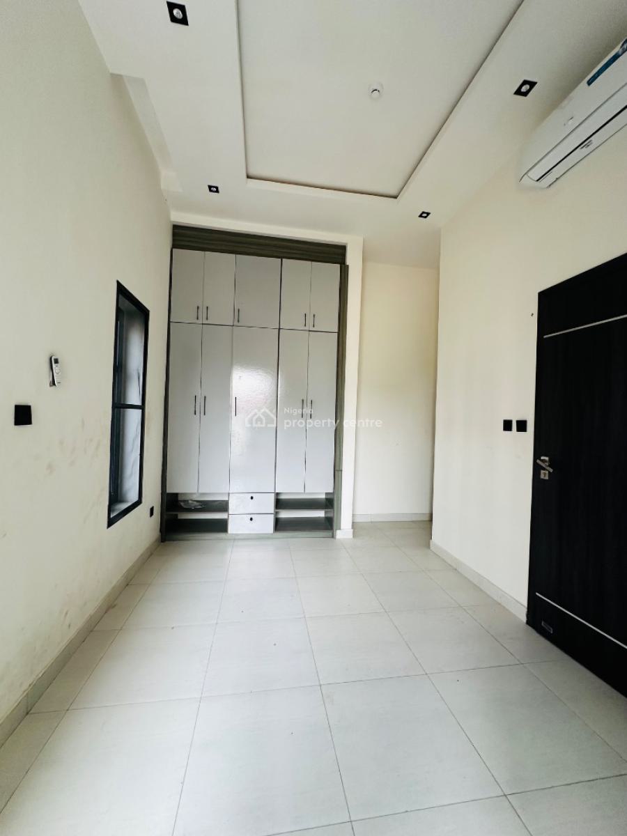 Cozy 2 Bedroom Apartment with Bq, Gym and Elevator, Lekki Phase 1, Lekki, Lagos, Flat / Apartment for Rent