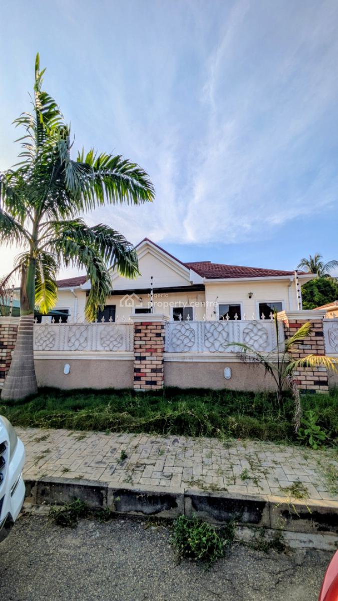 Very Clean 3 Bedroom Detached Bungalow with 1 Bedroom Flat Bq, Sunnyvale Estate, Dakwo, Abuja, Detached Bungalow for Sale