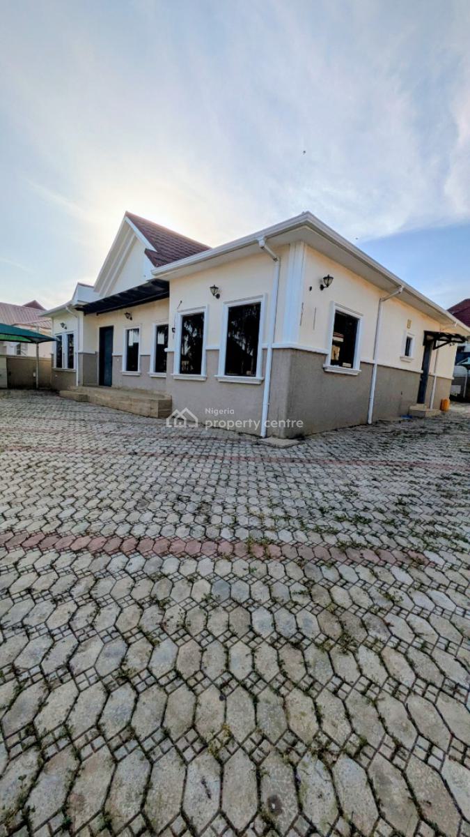 Very Clean 3 Bedroom Detached Bungalow with 1 Bedroom Flat Bq, Sunnyvale Estate, Dakwo, Abuja, Detached Bungalow for Sale